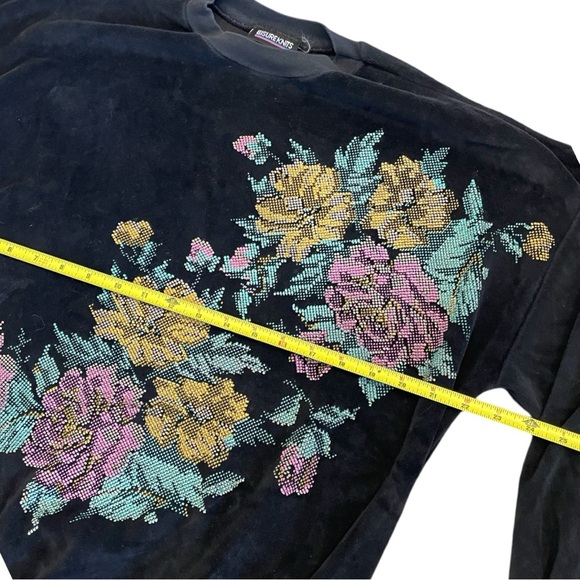 Vintage Velour sweater with flower detail. - Picture 3 of 4